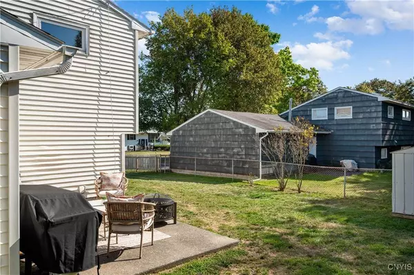 222 Deerfield DR E, Utica, NY 13502