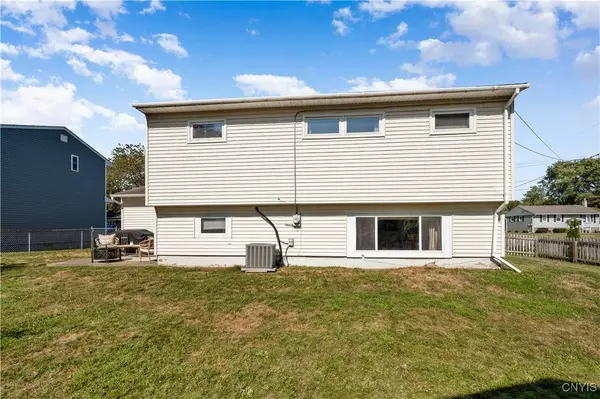 222 Deerfield DR E, Utica, NY 13502