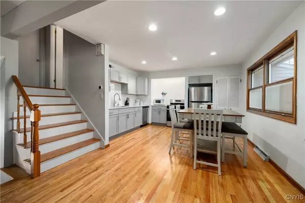 222 Deerfield DR E, Utica, NY 13502