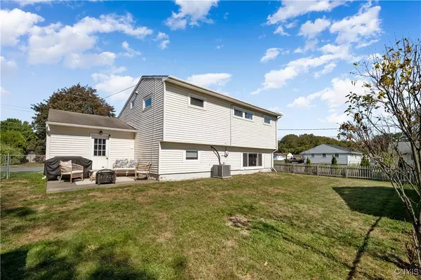 222 Deerfield DR E, Utica, NY 13502