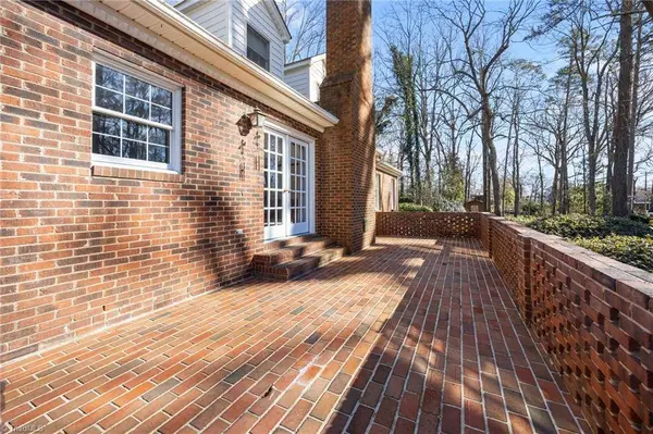 2404 Saddle Club RD, Burlington, NC 27215