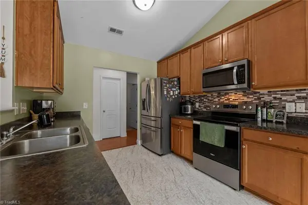 2537 MaCleod ST, Burlington, NC 27217