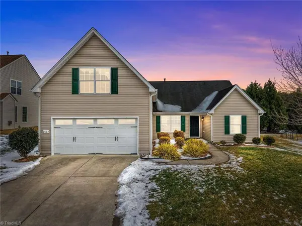 2537 MaCleod ST, Burlington, NC 27217
