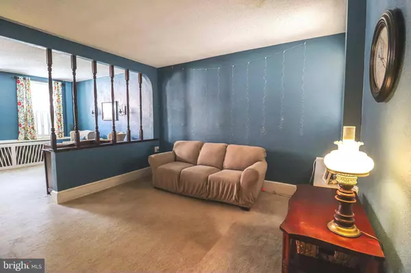 450 WALNUT ST, Columbia, PA 17512