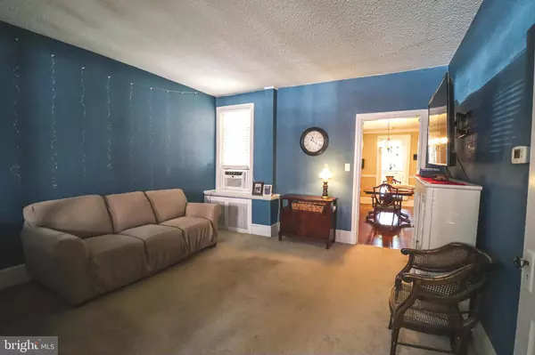 450 WALNUT ST, Columbia, PA 17512