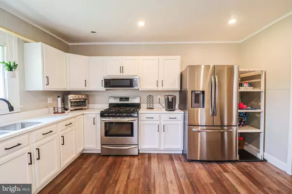 450 WALNUT ST, Columbia, PA 17512