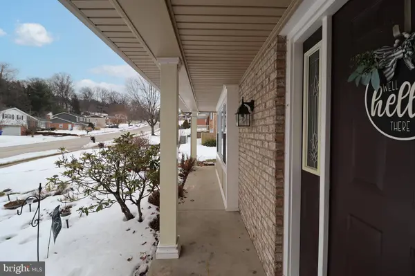 500 CORTLEIGH DR, York, PA 17402