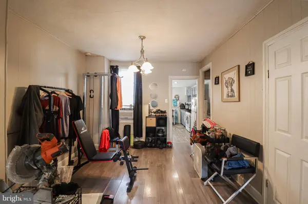 1058 E MARKET ST, York, PA 17403