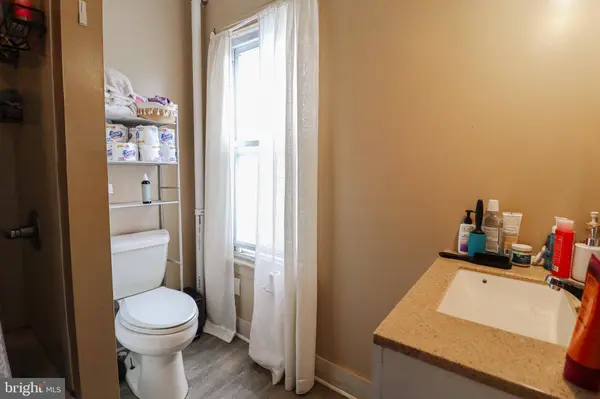 1058 E MARKET ST, York, PA 17403