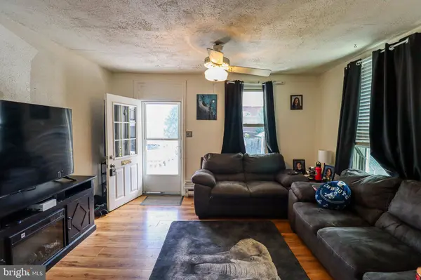 54 NISSLEY ST, Middletown, PA 17057