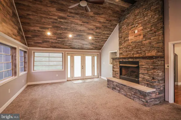 989 BLACKHAWK RD, Beaver Falls, PA 15010