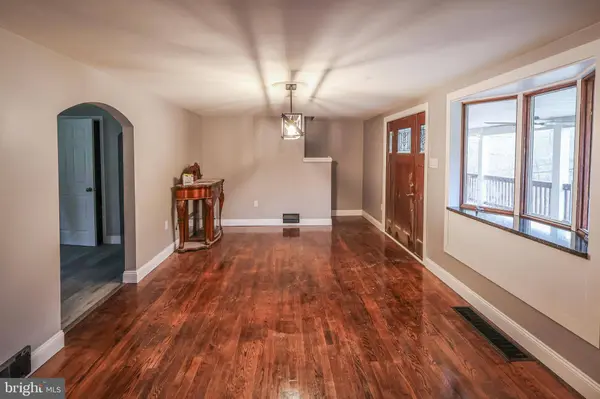 989 BLACKHAWK RD, Beaver Falls, PA 15010