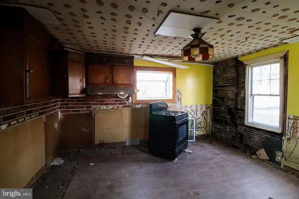 6481 CHAMBERS HILL RD, Harrisburg, PA 17111
