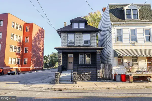 600 W COLLEGE AVE