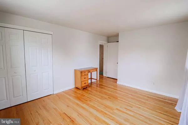 680 CORTLEIGH DR, York, PA 17402