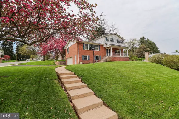 680 CORTLEIGH DR, York, PA 17402