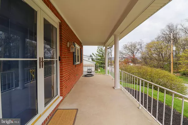 680 CORTLEIGH DR, York, PA 17402