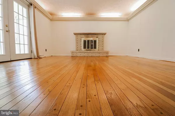 680 CORTLEIGH DR, York, PA 17402