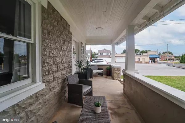 2219 SUNSET LN, York, PA 17408