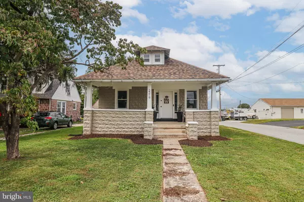 2219 SUNSET LN, York, PA 17408