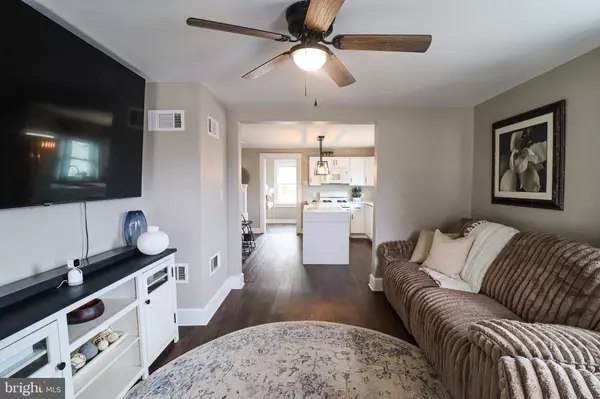 2219 SUNSET LN, York, PA 17408