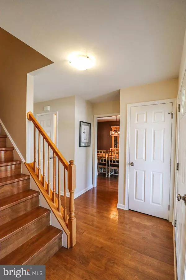 8 PARKVIEW DR, Seven Valleys, PA 17360