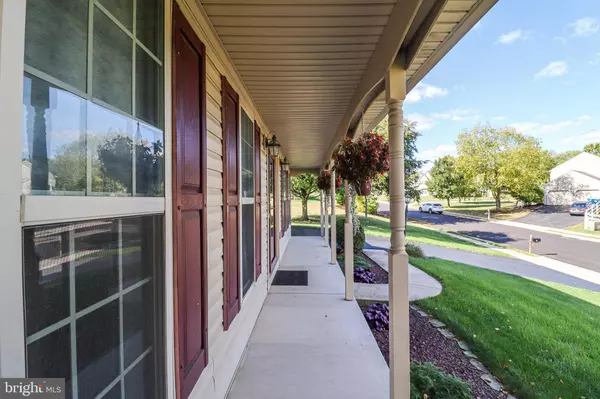 8 PARKVIEW DR, Seven Valleys, PA 17360