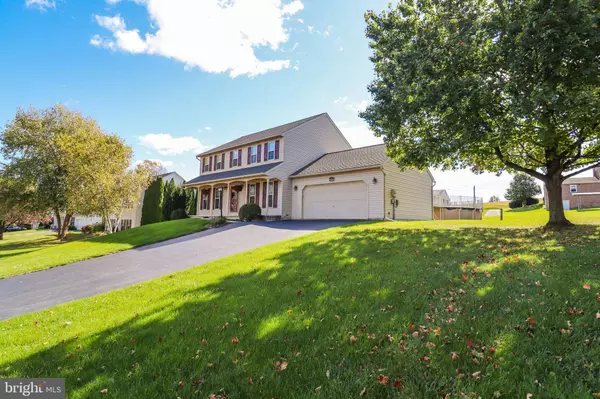 8 PARKVIEW DR, Seven Valleys, PA 17360