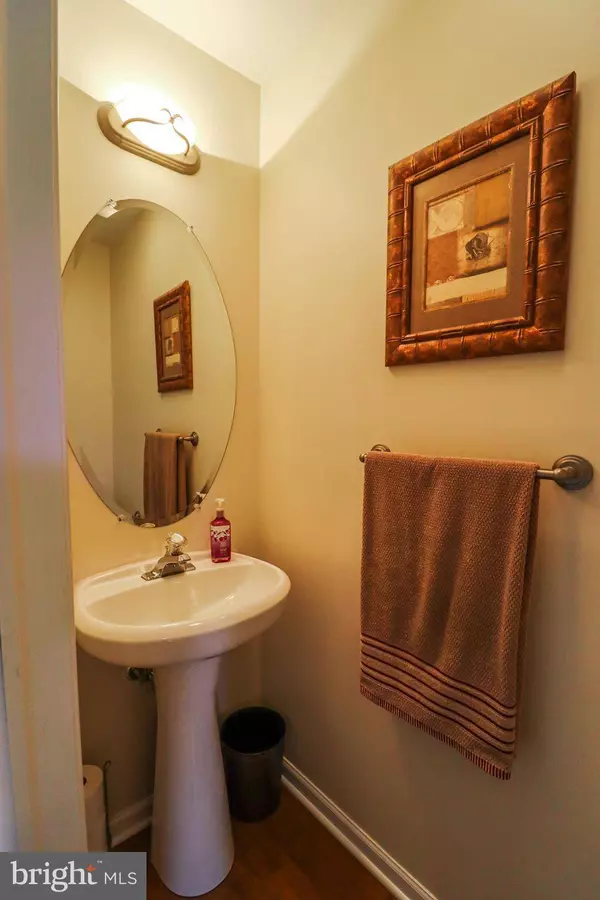 8 PARKVIEW DR, Seven Valleys, PA 17360