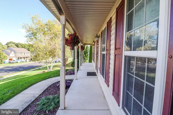 8 PARKVIEW DR, Seven Valleys, PA 17360