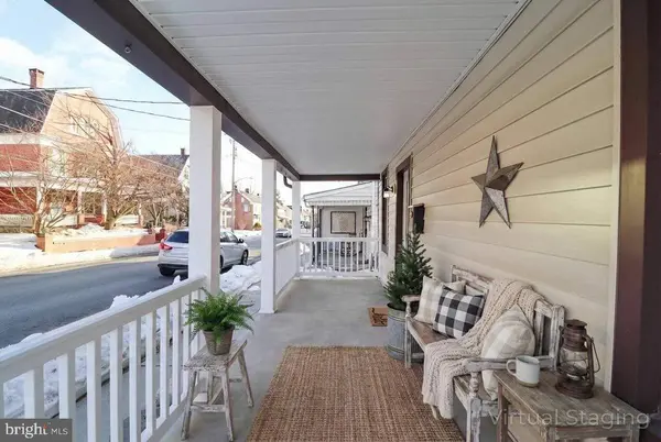 34 S PLEASANT AVE, Dallastown, PA 17313