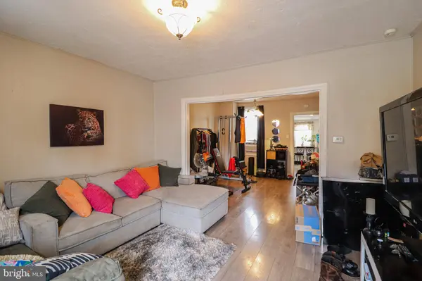 1058 E MARKET ST, York, PA 17403