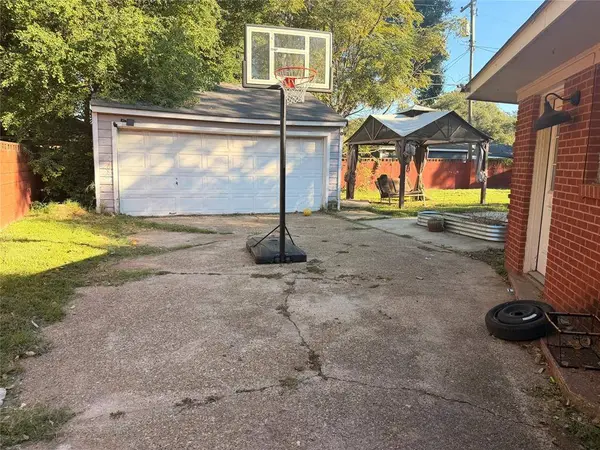 220 Bruce Avenue, Shreveport, LA 71105