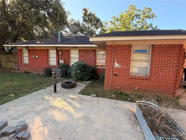 220 Bruce Avenue, Shreveport, LA 71105