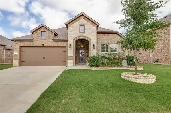 2817 Half Moon Road, Aubrey, TX 76227