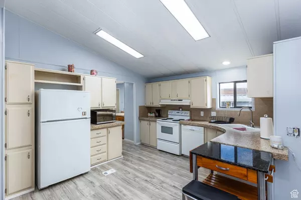 5075 W 4700 S #76, Kearns, UT 84118