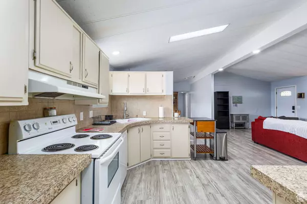 5075 W 4700 S #76, Kearns, UT 84118