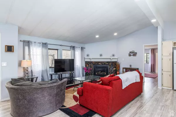 5075 W 4700 S #76, Kearns, UT 84118