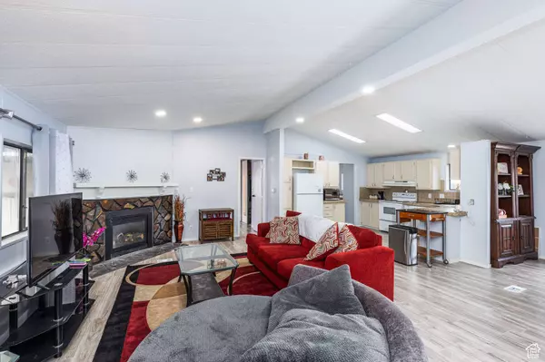 5075 W 4700 S #76, Kearns, UT 84118