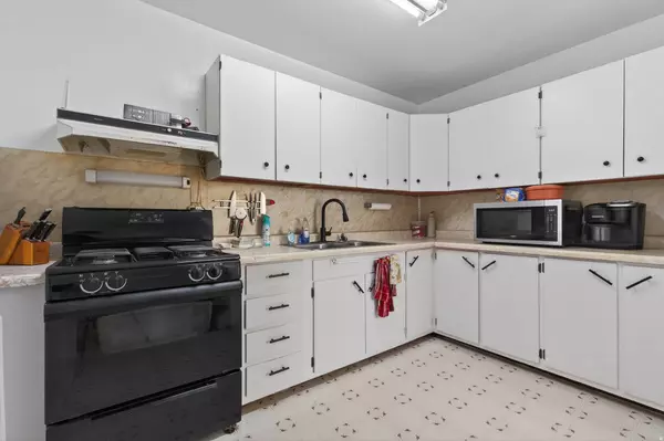 196 S 6TH ST, Tooele, UT 84074