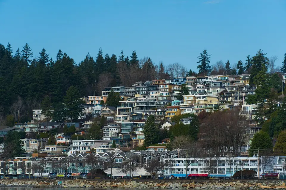 White Rock, BC hillside homes above the beach