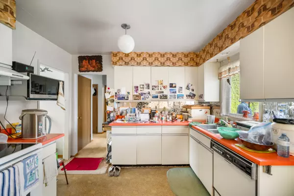 Burnaby, BC V5E 3E3,6530 Leibly Ave