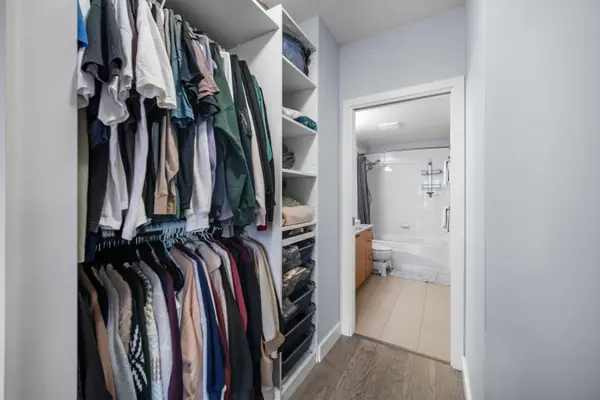 110 Brew St #205, Port Moody, BC V3H 0E4