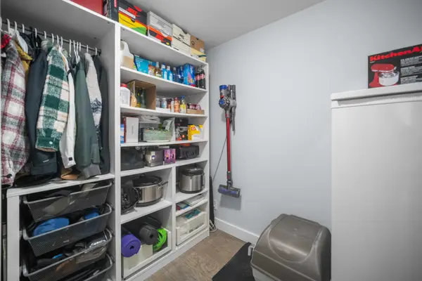 110 Brew St #205, Port Moody, BC V3H 0E4