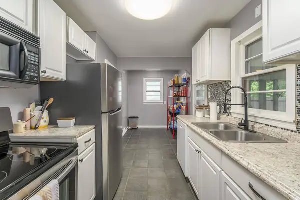 730 S Fountain Ave, Wichita, KS 67218-2131