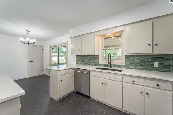 3004 N Waldron, Hutchinson, KS 67502