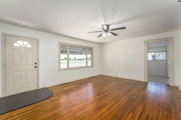 3004 N Waldron, Hutchinson, KS 67502