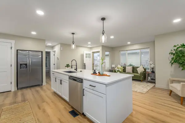 2304 N Lakeway Circle, Wichita, KS 67205