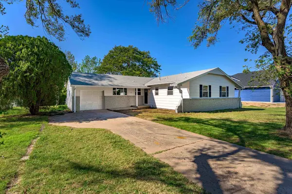 4915 N Hillcrest St, Wichita, KS 67220