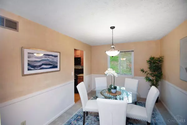 12180 Brookston Dr, Springdale, OH 45240